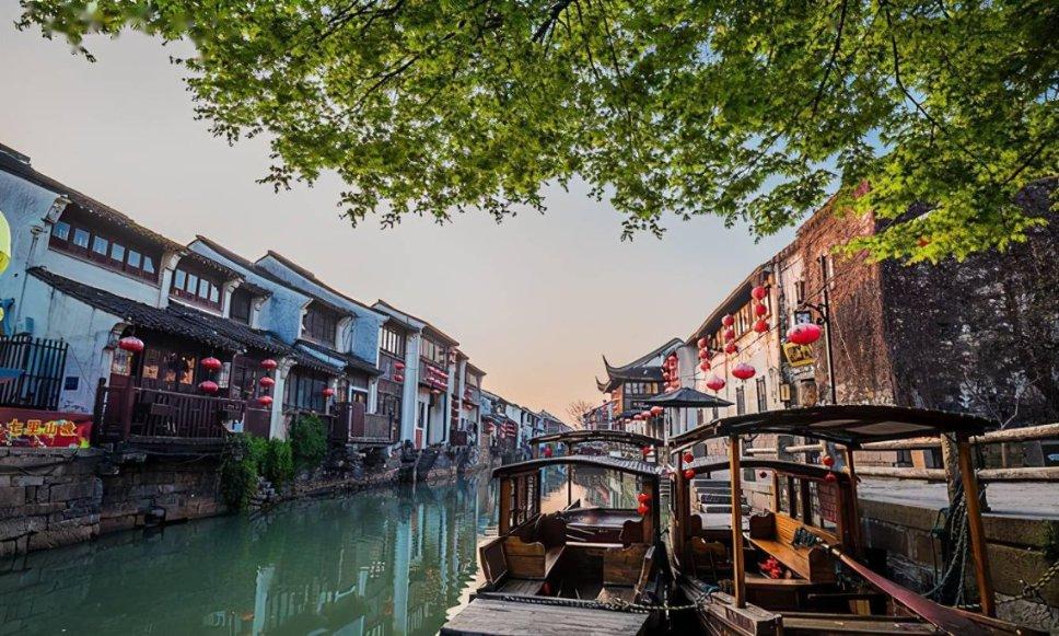 李胜利在海外参加活动时，莫名其妙地提及权志龙，还想着利用队友